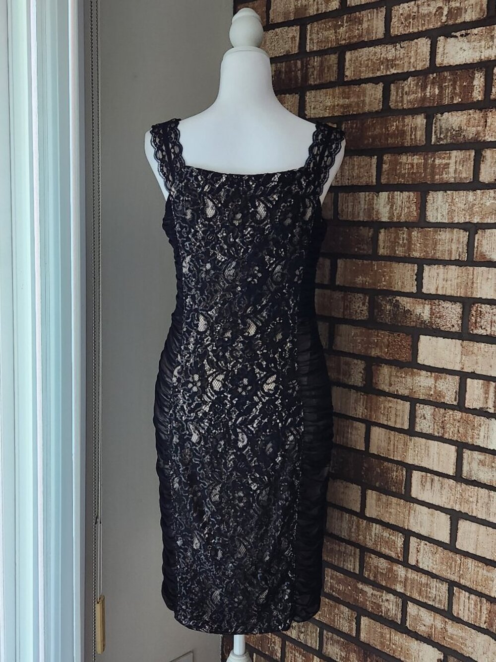 JAX Dress Black Sleeveless Lace Front Rouched Tulle Sides Size 8 - Picture 2 of 4